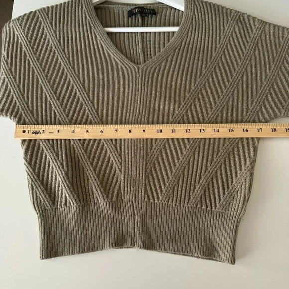 Truth by Republic V-Neck Cropped Balloon Sleeve Textured Sweater Women’s size XS - Picture 9 of 10